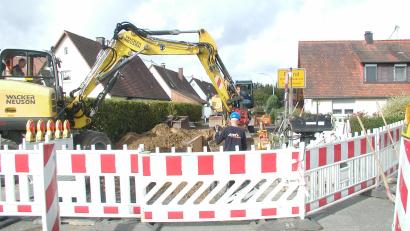 Bild: ld
Die Arbeiten am Kanal in Neubrand stehen in Zusammenhang mit der Vergrößerung des Hauptsammlers auf einem Teilstück der Wunsiedler Straße.
