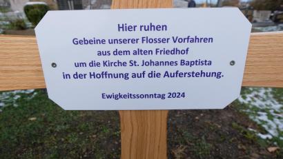 Bild: le
Gebeine aus dem frühen 17. Jahrhundert fanden in der neuen evangelischen Friedhofanlage ihre letzte Ruhestätte.