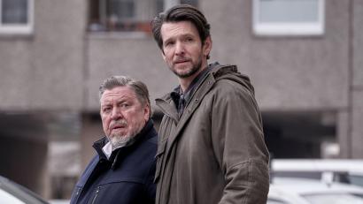 Bild: NIK KONIETZNY/ZDF/dpa
Fredo Schulz (links) und sein Kollege Radu Lupescu ermitteln.