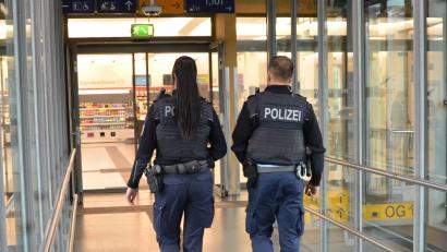 Bild: Bundespolizei 
Eine Streife der Bundespolizei fand den Jungen und das Mädchen am Regensburger Hauptbahnhof.