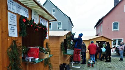 Archivbild: jml
Für die beteiligten Vereine gibt es am Samstag, den 7. Dezember am Kohlberger Marktplatz eine Menge Arbeit, bis alles für die Marktweihnacht fertig ist.