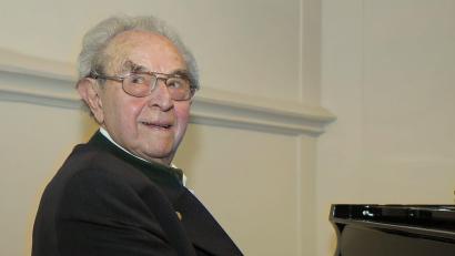 Bild: Hirsch
Prof. Dr. h.c. Josef Zilch ist tot. Der Schwandorfer Ehrenbürger verstarb im Alter von 96 Jahren.