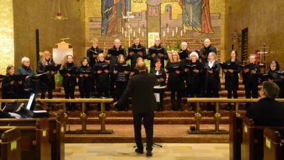 Bild: Kunz
Der Kirchenchor Herz Jesu beeindruckte mit verschiedenen Chorwerken.