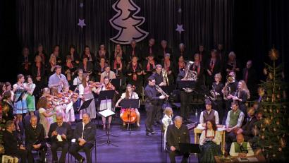 Archivbild: Stadttheater Amberg
Am Sonntag, 15. Dezember, findet im Amberger Stadttheater wieder das traditionelle Adventssingen statt.