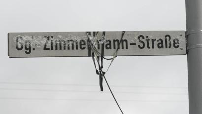 Bild: Gabi Schönberger
Die Einwohner von Eslarn haben entschieden: Die Georg-Zimmermann-Straße wird auch weiterhin diesen Namen tragen.