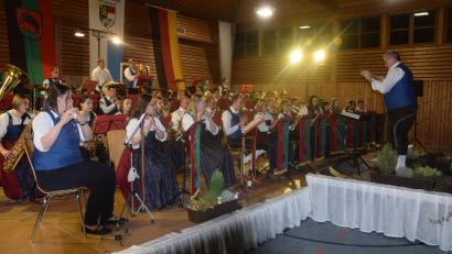 Bild: fz
Ein musikalisch gigantischer Konzertabend in der Winklerhalle mit dem Ensemble der Jugendblaskapelle Parkstein.