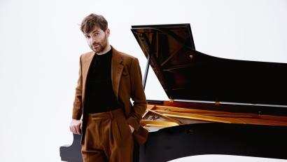 Bild: Gregor Hohenberg/exb
Pianist Florian Christl hat sein neues Album der Donau gewidmet.