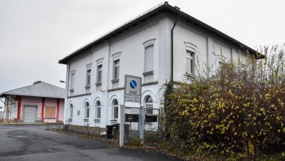 Bild: Stephan Huber
Das Gebäude in der Schlachthausstraße 55 in Amberg gehört zu dem Areal, das von den Blockhelden zum Bau einer Boulderhalle erworben wurde. Das Wohnhaus wird jetzt verkauft.