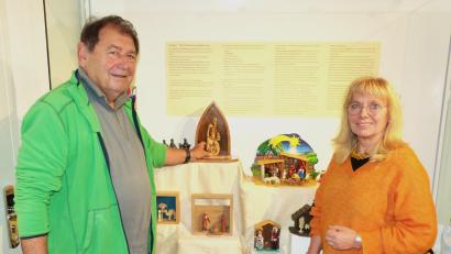 Bild: Andrea Liebl, Stadtmuseum Schwandorf/exb
Die Sonderausstellung „Bethlehem ist überall – vielfältige Welt der Weihnachtskrippen“ ist ab 1. Dezember im Stadtmuseum Schwandorf zu sehen.