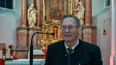 Bild: Stephan Huber
In der Klosterkirche St. Hedwig erzählte Josef Schmaußer über Namenstage, das Brauchtum im November und den Advent.