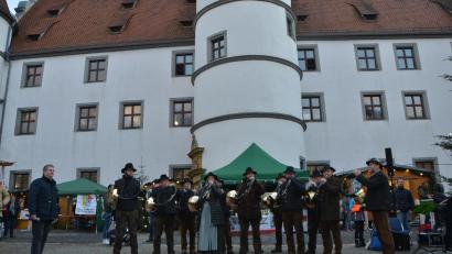 Archivbild: dob
Beim „Advent im Schloss“ am kommenden Wochenende gibt es an der Friedrichsburg viel zu bestaunen. Auch der Nikolaus schaut vorbei. Musikalisch ist ebenfalls wieder einiges geboten