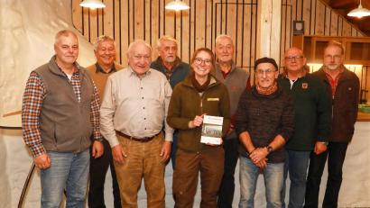 Bild: njn
Vorsitzender Norbert Reger mit den Autoren des 32. Bandes (von links) Harald Primitz, Dieter Schraml, Kreisheimatpfleger Robert Schön, Adalbert Busl, Cornelia Greiner, Dr. Siegfried Steinkohl, Erich Schraml und Wolfgang Schödel.