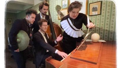 Bild: Philipp Scholz/exb
Nora Gomringer, Andris Meinig, Philipp Frischkorn und Philipp Scholz (von rechts) rücken die musikalischen Seiten der Dichterin Annette von Droste-Hülshoff ins Licht.