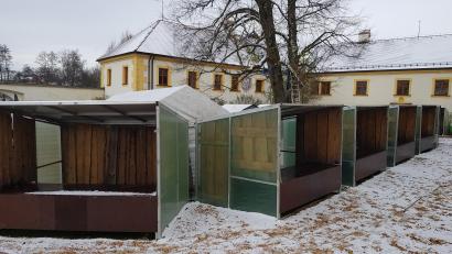 Bild: Benkhardt
Noch sind die Buden verwaist. An den beiden Adventswochenenden wird es beim Kunsthandwerklichen Weihnachtsmarkt der Lions dort ein großes Gedränge geben.