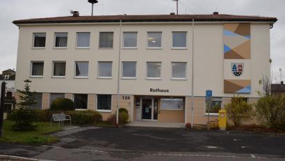 Bild: bnr
Die Marktgemeinde Wernberg-Köblitz legte einen neuen Hebesatz für die Grundsteuer A und B in Höhe von 240 v. H. fest. Die neue Hebestatzsatzung tritt zum 1. Januar 2025 in Kraft.