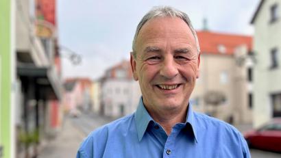 Bild: Gabi Schönberger
Für sein 30-jähriges Engagement im Stadtrat erhält Josef Arnold jetzt die Kommunale Verdienstmedaille.