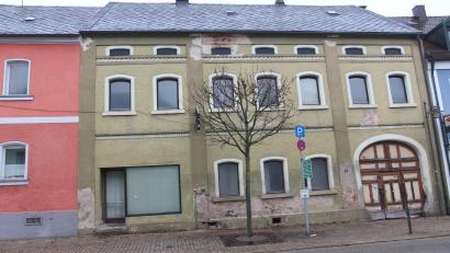Bild: pi
Im Gebäude Hauptstraße 17 sollen eine Tagespflege und eine Bücherei entstehen.