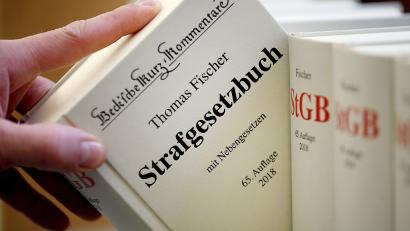 Bild: Oliver Berg, dpa
Wegen eines Einbruchs in Schafhof muss sich am Amtsgericht Amberg ein Mann aus Tschechien verantworten.
