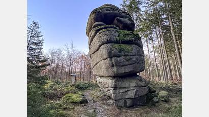 Bild: Matthias Scheinkönig
Granitfelsen sind typisch für die Region. Die Blöcke erinnern an aufgeschichtete Brotlaibe.