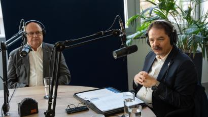 Bild: Marina Gube
Franz Vodermeier (rechts), Geschäftsführer der Blue-Devils-Spielbetriebs-GmbH, und Thomas Siller, Vorsitzender des 1. EV Weiden, waren in der neuen Folge des Podcasts "Powerplay" zu Gast