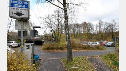 Bild: Petra Hartl
Das Parkdeck an der Kräuterwiese in Amberg könnte im hinteren Bereich erweitert werden, um Stellplätze für die Innenstadtbewohner zu schaffen. Baureferent Markus Kühne hat das Konzept jetzt grob umrissen.