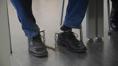Bild: Gabi Schönberger
Der 40-Jährige aus dem Landkreis Amberg-Sulzbach, der mehr als 250 Badegäste in Amberg und Weiden sowie seine Nachbarin heimlich gefilmt hat, muss in Haft.
