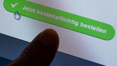 Bild: Jens Büttner/dpa
Online-Shopping immer beliebter (Symbolbild)