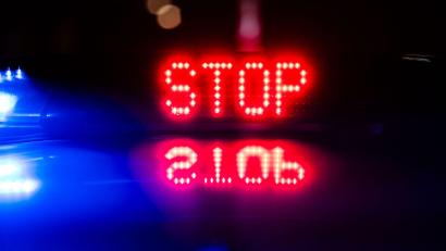 Symbolbild: Robert Michael/dpa
Bei einer Verkehrskontrolle in Marktredwitz erwischte die Polizei einen Autofahrer unter Drogeneinfluss.