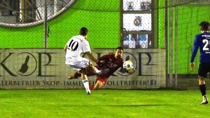 Bild: Büttner
Eldin Becic, der Keeper der SpVgg SV Weiden, hält hier seinen ersten Elfmeter gegen den Ammerthaler Oleksii Ohurtsov.