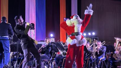 Bild: Pirmin Balk / Stadt Grafenwöhr
Das traditionelle Weihnachtskonzert der United States Army Europa and Africa Band & Chorus (USAREUR) findet am Freitag, 6. Dezember, um 19 Uhr in der Stadthalle Grafenwöhr statt.