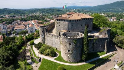 Bild:  Fabrice Gallina/Promoturismo FVG/dpa
Die Borgo Castello aus dem 11. Jahrhundert ist die Keimzelle von Gorizia: Heute hat die Stadt 35.000 Einwohner