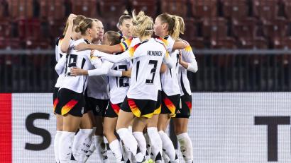 Bild: Michael Buholzer/KEYSTONE/dpa
DFB-Frauen jubeln nach dem 1:0 durch Sjoeke Nüsken.