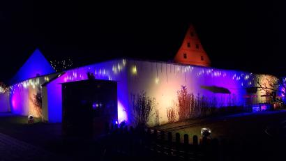 Bild: Benkhardt
Der Historische Fischhof erstrahlt diesmal in mehreren Farben.