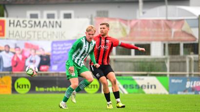 Archivbild: Thomas Schrems
Für Simon Günthner (links, Szene aus einem früheren Spiel) und den SV Mitterteich geht es am Samstag gegen die SG Quelle Fürth. Ein Sieg wäre vor der Winterpause extrem wichtig, um nicht noch auf die Abstiegsränge zu rutschen.