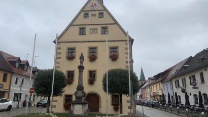 Bild: Stefanie Roth
Die Räte legen in ihrer jüngsten Sitzung im Rathaus in Grafenwöhr neue Grundsteuer-Hebesätze fest.