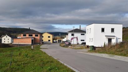 Bild: bnr
Das Baugebiet "Wiesenäcker" ist von künftigen Bauherr sehr gefragt. Die ersten Neubauten wurden bereits errichtet.