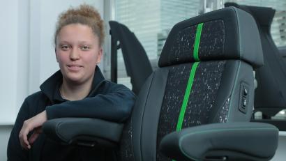 Bild: Wolfgang Steinbacher
Leonie Honig ließ sich bei der Grammer AG zur Fahrzeuginterieur-Mechanikerin ausbilden und gehört nun zu den IHK-Besten in ganz Ostbayern.