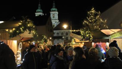 Bild: kro
Vorweihnachtliches Idyll in Waldsassen beim Weihnachtsmarkt. Im Hintergrund die Basilika.