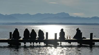 Symbolbild: Katrin Requadt/dpa
Schöne Landschaft zieht Wohlstand an - für den Landkreis Starnberg bestehen hier keine Zweifel.