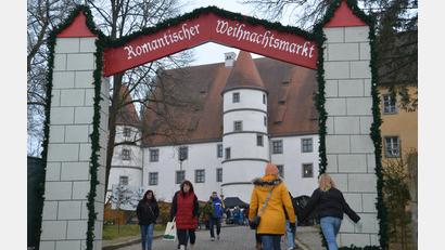 Bild: dob
Der "Romantische Weihnachtsmarkt" am Schloss Friedrichsburg übt eine ganz besondere Anziehungskraft aus.