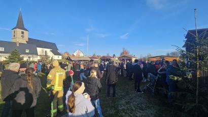 Bild: vsr
Bei herrlichstem Sonnenschein drängten die Besucher der dritten Krummennaaber Dorfweihnacht in den Bürgerpark.