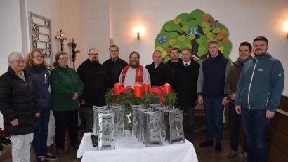 Bild: Heidi Kurz
Bild von links: Anita Dehling, Nadja Stadter, Manuela Trautmann-Deinzer, Hans-Jürgen Pöllinger, Robert Wedel, Diakon Bernd Deyerl, Markus Strobel, Ernst Utz, Erich Pickelmann, Florian Rieger, Maximilian Schröck und Stefan Zahn.