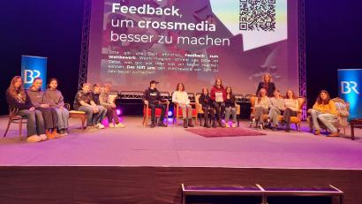 Bild: exb/Bayerisches Staatsministerium für Unterricht und Kultus
Ein weiterer Erfolg für die Schülerzeitung "Lobko News": Die Schüler wurden mit dem Crossmedia-Preis des Kultusministeriums ausgezeichnet.
