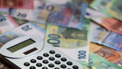 Bild: Karl-Josef Hildenbrand/dpa
Bei den jährlichen Haushaltsberatungen geht es um Millionen Euro. In diesem Jahr überträgt die Stadt Amberg die Haushaltssitzung sogar im Internet.