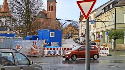 Bild: Brigitte Gschwendtner
Verkehrsbehinderungen gibt es an vielen Stellen in Marktredwitz, wie hier im Bereich Bahnhofstraße.