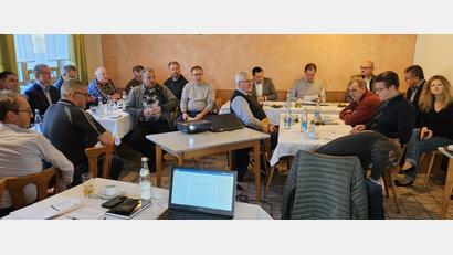 Bild: ga
22 Verbandsräte aus neun Kommunen bei der Verbandsversammlung des Wasserzweckverbandes Nord-Ost-Gruppe tagen im Gasthaus Kiener/Braun in Unterauerbach.
