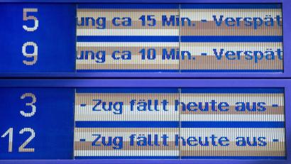 Bild: Christoph Reichwein/dpa
Die Bahn hinkt beim Thema Pünktlichkeit auch im November den eigenen Ansprüchen hinterher.