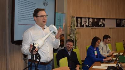 Bild: bnr
Die Optimierung der Straßenbeleuchtung hat sich Wolfgang Dumm, Kommunalberater der Bayernwerk Netz AG, zum Ziel gesetzt. Damit könnte die Energieeffizienz gesteigert und viel Treibhausgas und Geld eingespart werden