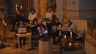 Archivbild: dob
Die Sitzweilgruppe, das Bläserquintett und die Schellenberger Alphornbläser stimmen am Dienstag, 10. Dezember, um 19 Uhr in der Evangelischen Stadtkirche auf Weihnachten ein.
