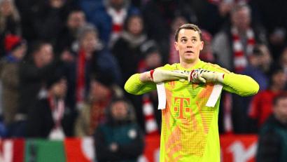 Bild: Tom Weller/dpa
Entschuldigte sich nach der Roten Karte: Manuel Neuer.